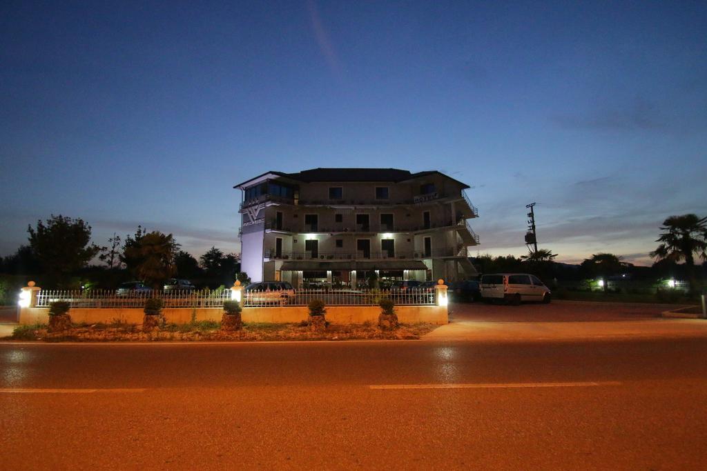 Hotel Verzaci Rinas Εξωτερικό φωτογραφία