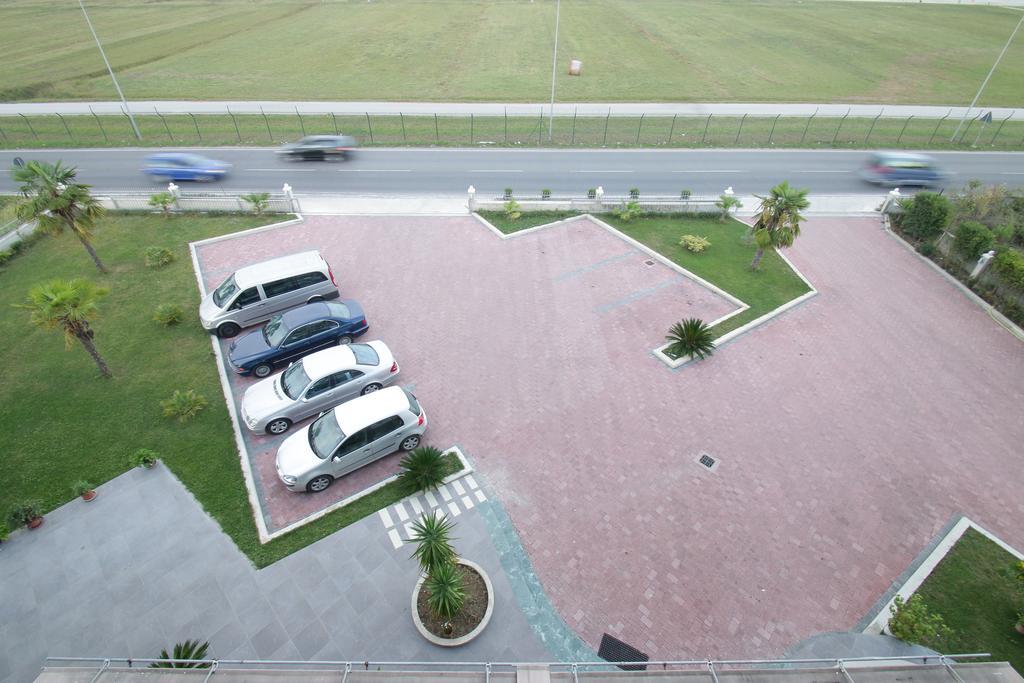 Hotel Verzaci Rinas Εξωτερικό φωτογραφία
