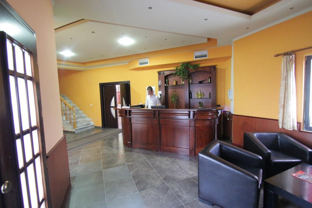 Hotel Verzaci Rinas Εξωτερικό φωτογραφία